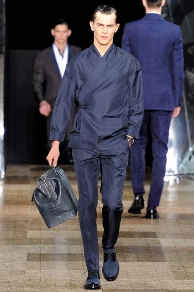 Look 35